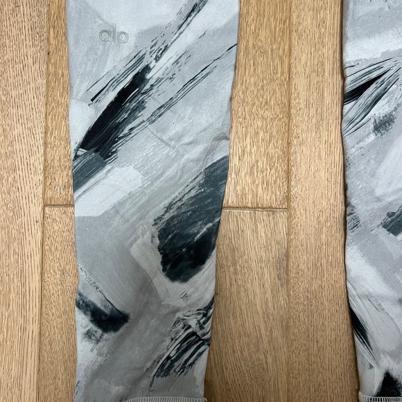 Alo leggings XS - Picture 3 of 5